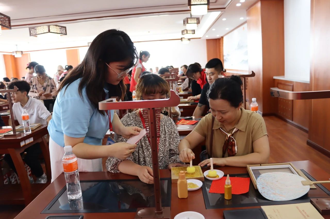 Beat365唯一官方网站‖教育学院‖遇见未来，共育花开—2025届教育学院家长接待日圆满完成