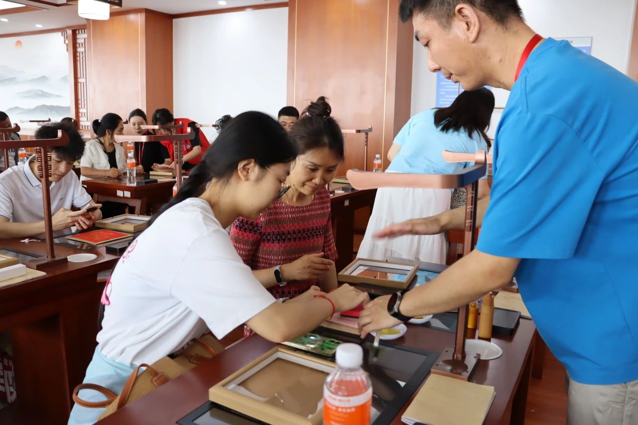 Beat365唯一官方网站‖教育学院‖遇见未来，共育花开—2025届教育学院家长接待日圆满完成