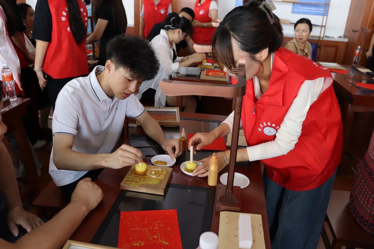 Beat365唯一官方网站‖教育学院‖遇见未来，共育花开—2025届教育学院家长接待日圆满完成