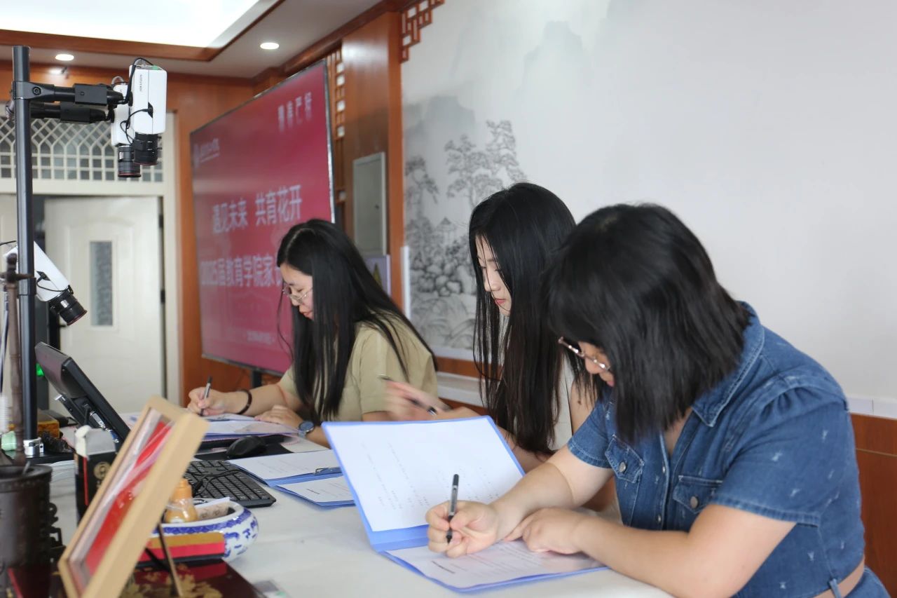 Beat365唯一官方网站‖教育学院‖遇见未来，共育花开—2025届教育学院家长接待日圆满完成