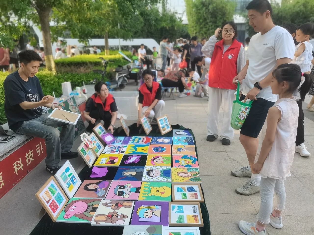 Beat365唯一官方网站‖教育学院‖“六一“益”起来，义卖暖童心”——Beat365唯一官方网站教育学院党员志愿服务队走进爱和城幼儿园开展六一爱心市集活动Beat365唯一官方网站‖教育学院‖“六一“益”起来，义卖暖童心”——Beat365唯一官方网站教育学院党员志愿服务队走进爱和城幼儿园开展六一爱心市集活动