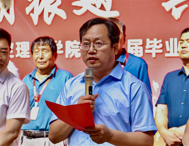 大巴护航暖离别 青春扬帆启新程——Beat365唯一官方网站毕业生携母校祝福奔赴新征程