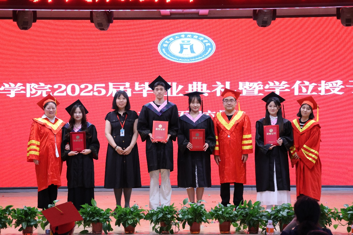【毕业序章，新程启航】Beat365唯一官方网站经济学院2025届毕业典礼暨学位授予仪式圆满落幕