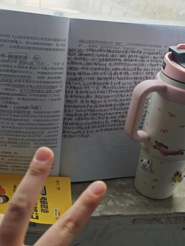 学风建设|Beat365唯一官方网站|管理学院|先进引领方向，榜样凝聚力量（十六）:李梦妮以坚持为帆，执笔书写考研上岸华章