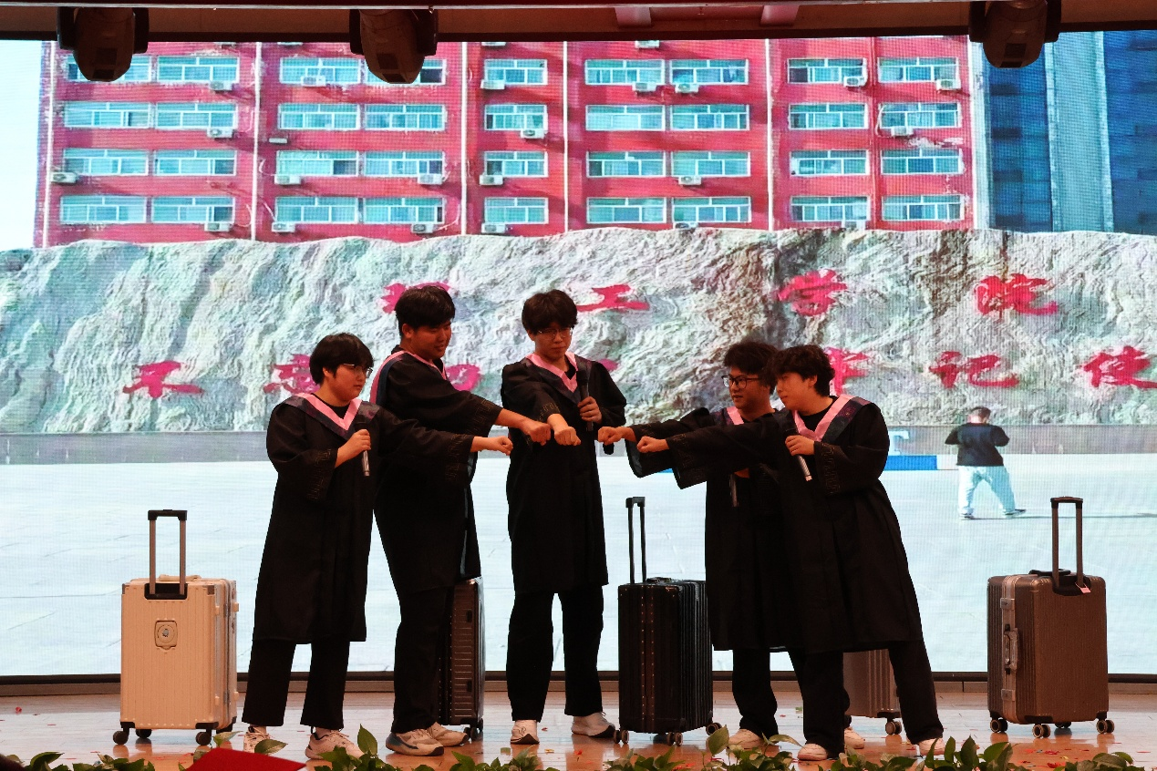 【毕业序章，新程启航】Beat365唯一官方网站经济学院2025届毕业典礼暨学位授予仪式圆满落幕