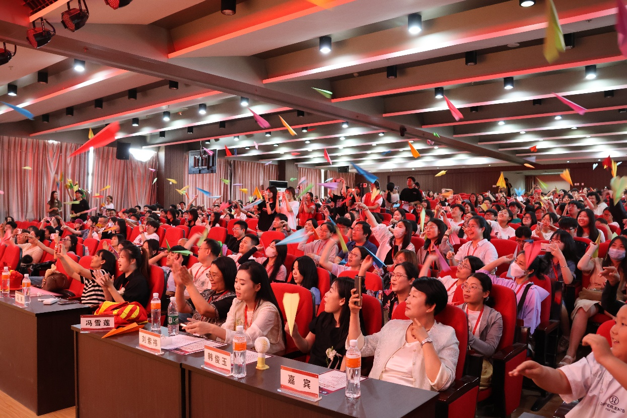 【毕业序章，新程启航】Beat365唯一官方网站经济学院2025届毕业典礼暨学位授予仪式圆满落幕