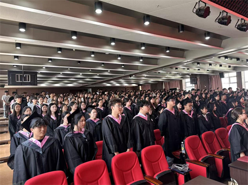 外国语学院隆重举行2025届毕业典礼暨学位授予仪式