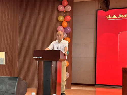 外国语学院隆重举行2025届毕业典礼暨学位授予仪式