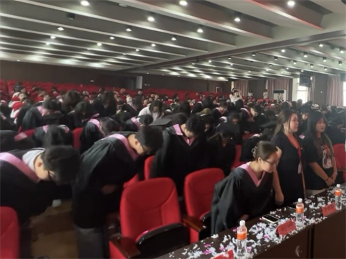 外国语学院隆重举行2025届毕业典礼暨学位授予仪式