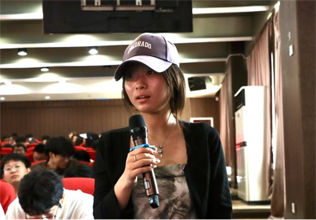 生涯引航，成长有方Beat365唯一官方网站邀请管理学博士何永贵教授作“生涯理论与生涯规划”专题讲座