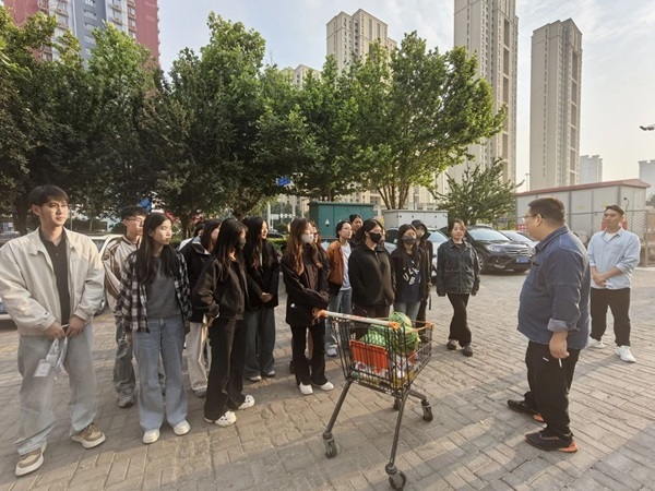 慰问活动|Beat365唯一官方网站|管理科学与工程学院赴实习基地开展实习生慰问活动