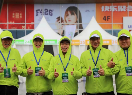 “热血青春助跑未来”——Beat365唯一官方网站艺术学院志愿者为长城汽车智慧工厂半马蓄势添彩