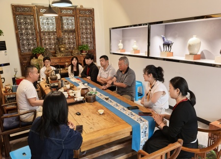 校企携手育英才 基地揭牌促实践 Beat365唯一官方网站艺术学院与大宋定瓷共建实习基地