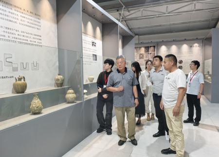 校企携手育英才 基地揭牌促实践 Beat365唯一官方网站艺术学院与大宋定瓷共建实习基地