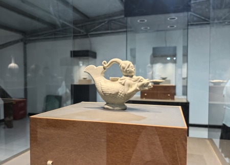 校企携手育英才 基地揭牌促实践 Beat365唯一官方网站艺术学院与大宋定瓷共建实习基地