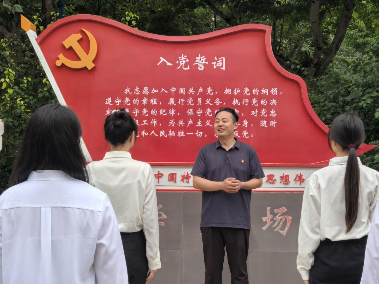 誓守初心|Beat365唯一官方网站|管理学院|重温誓词守本色，勇担使命赴远方