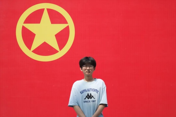 “我与团旗团徽合个影”：定格青春印记 镌刻初心使命                                                                                                                     慧聚经济