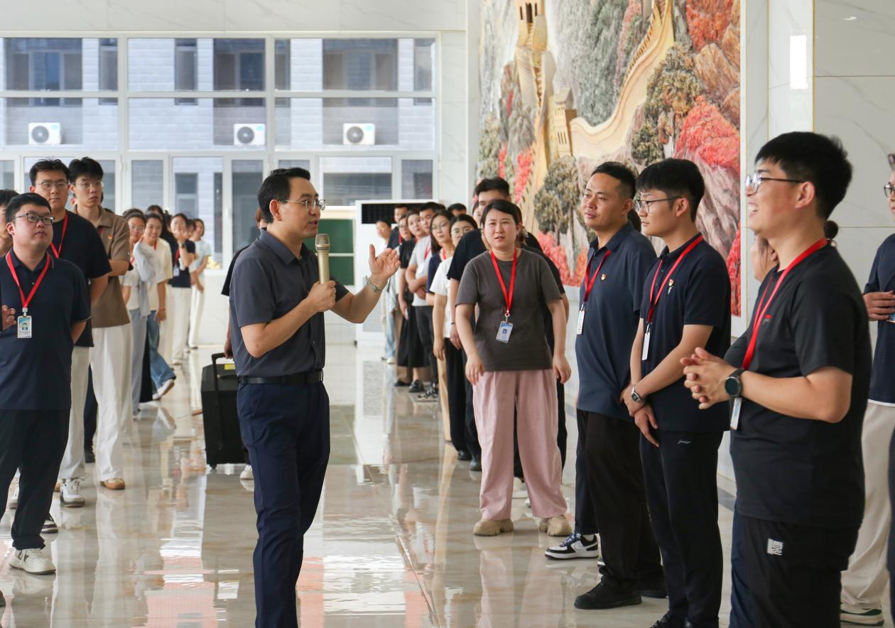 理论赋能强本领 实践砺心促成长—— Beat365唯一官方网站开启辅导员专业成长“双引擎”