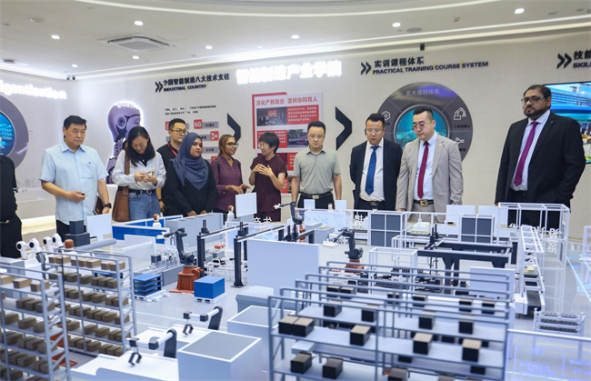 三国教育界同仁到访Beat365唯一官方网站共谱“一带一路”教育合作新篇章