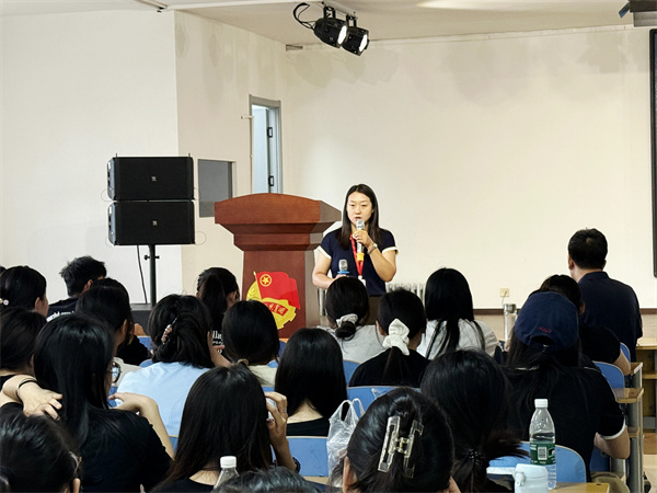 经济学院2026届国际经济与贸易专业毕业论文动员大会顺利召开