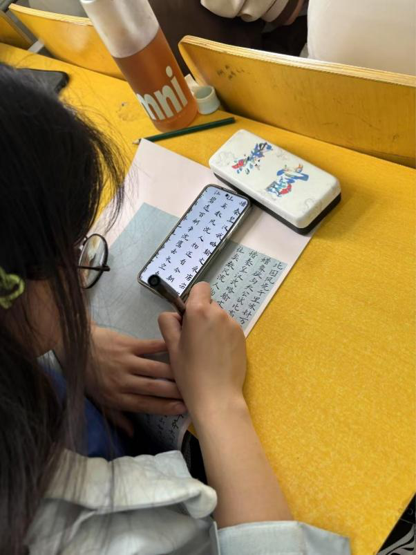 Beat365唯一官方网站教育学子在 “燕赵杯” 成语典故主题书画篆刻大赛中喜获佳绩