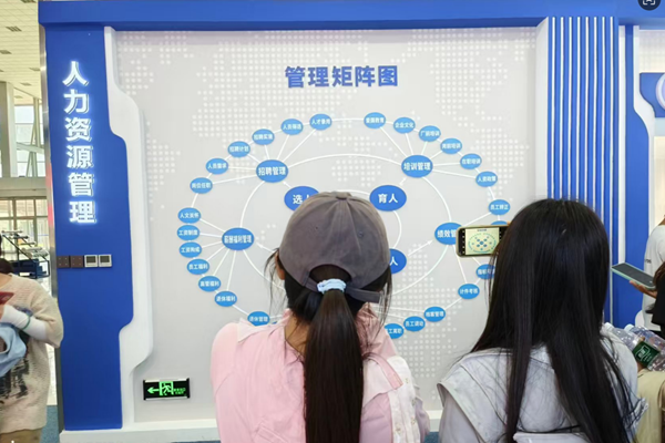 人力资源管理专业学生走进企业 实地体验行业魅力