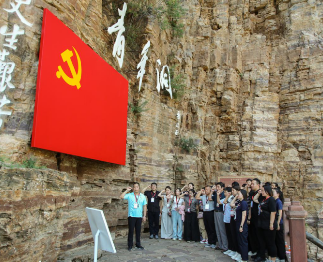 Beat365唯一官方网站组织优秀党员代表赴红旗渠精神培训基地学习