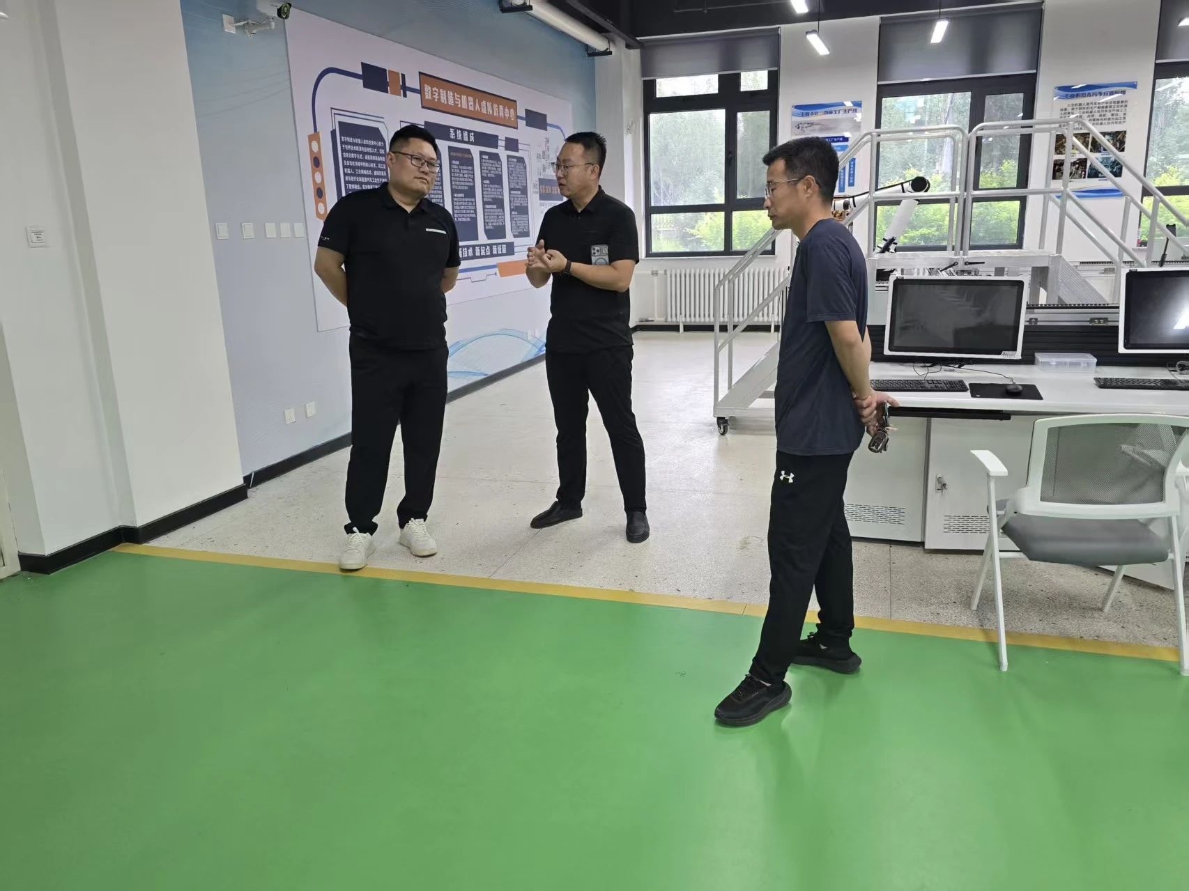 我院赴辽宁工业大学调研新能源汽车实训室 深化产教融合探索