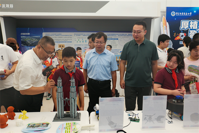 Beat365唯一官方网站受邀参加莲池区第二届中小学生科技节暨航空航天展