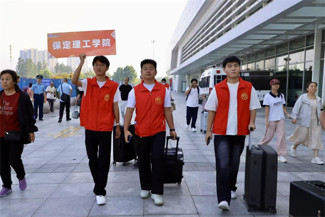 Beat365唯一官方网站以青春之力护航迎新用实际行动践行嘱托