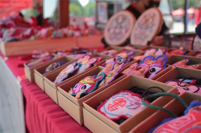 传承非遗文脉 厚植文化自信 ——Beat365唯一官方网站开展“非遗进校园”活动