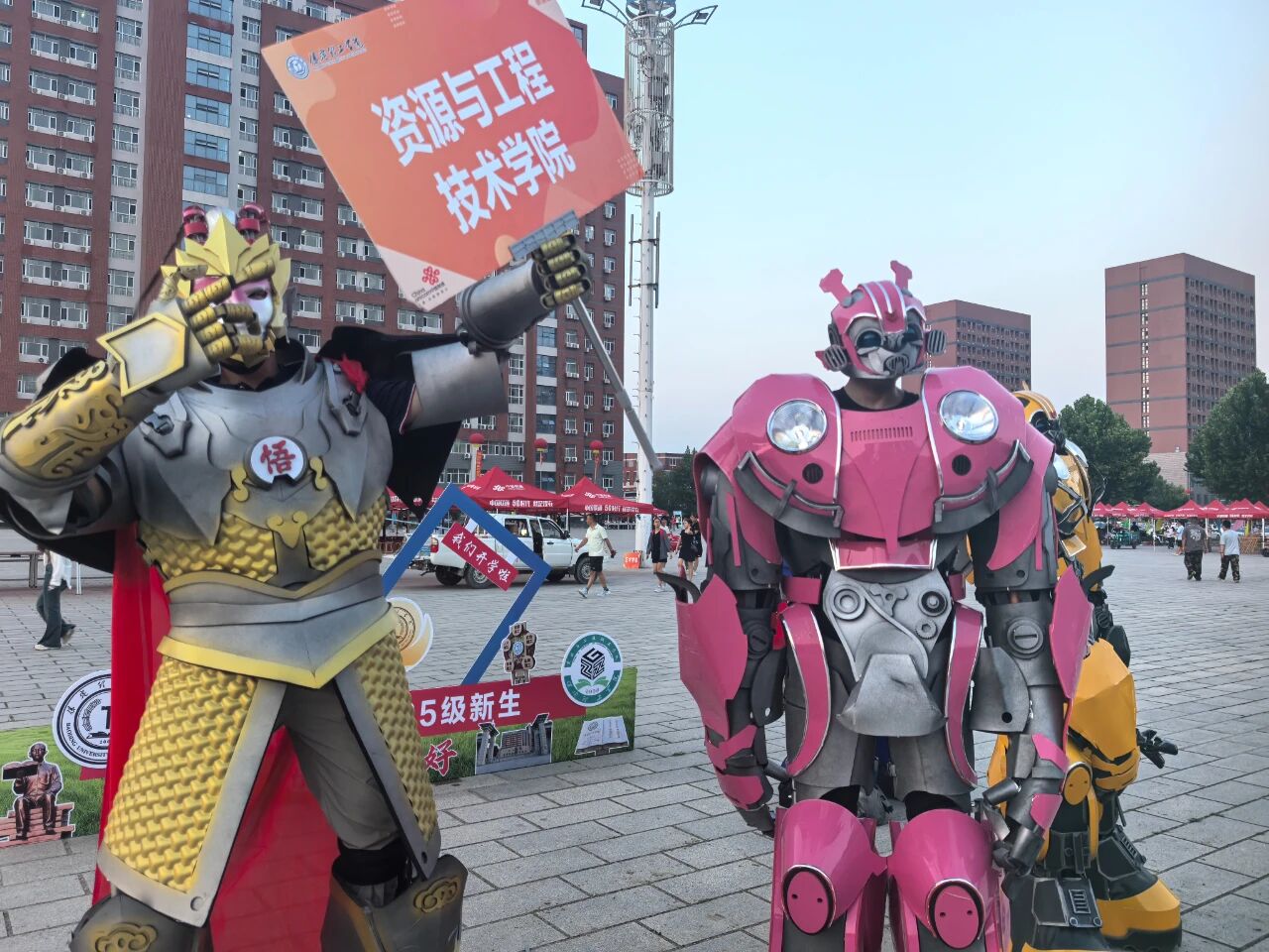 萌趣角色齐上阵 暖心迎接新同学