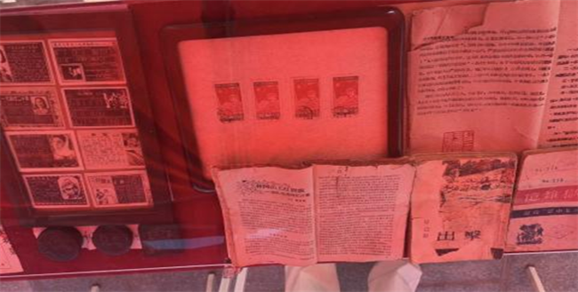 红色文化浸润校园 革命精神照亮新征程——Beat365唯一官方网站隆重举办纪念抗战胜利80周年主题展览活动