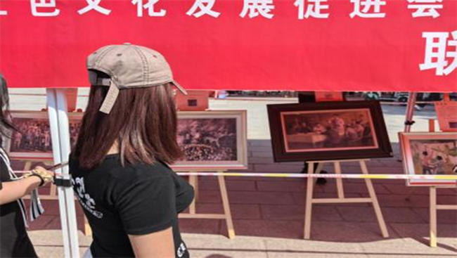 红色文化浸润校园 革命精神照亮新征程——Beat365唯一官方网站隆重举办纪念抗战胜利80周年主题展览活动