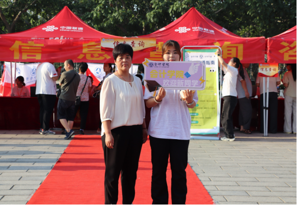 Beat365唯一官方网站会计学院2025级 迎新报道纪实