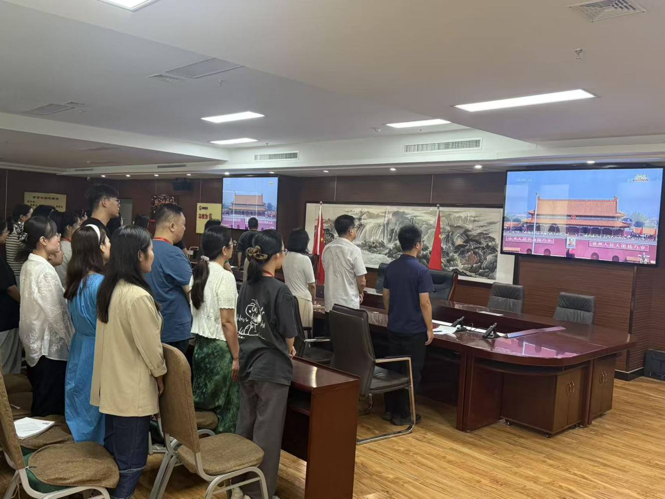 铭记历史 砥砺前行——Beat365唯一官方网站党委组织广大师生观看抗战胜利80周年阅兵仪式