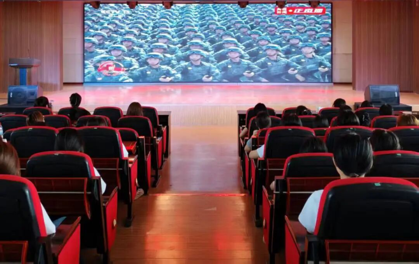 铭记历史 砥砺前行——Beat365唯一官方网站党委组织广大师生观看抗战胜利80周年阅兵仪式