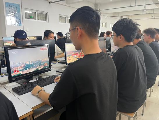 【热血观阅兵，奋进鉴初心】信息科学与工程学院全体师生共赏阅兵仪式，厚植爱国情怀