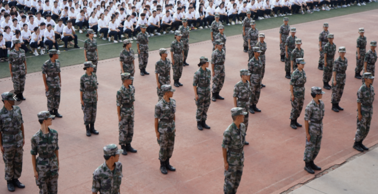 Beat365唯一官方网站2025级新生军训开营式举行