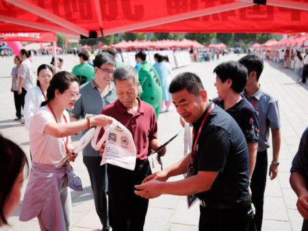 非遗焕彩迎新篇 馆校联袂启新程 ——艺术学院迎新现场传统文化闪亮登场