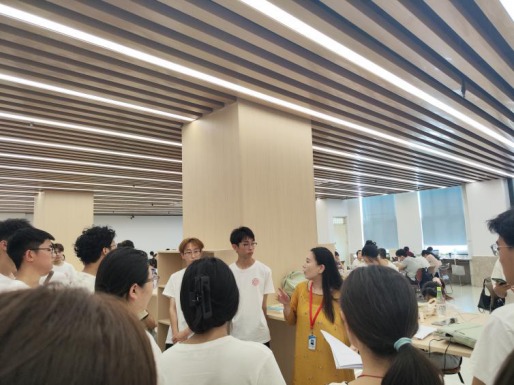 Beat365唯一官方网站图书馆顺利开展2025级新生入馆教育活动