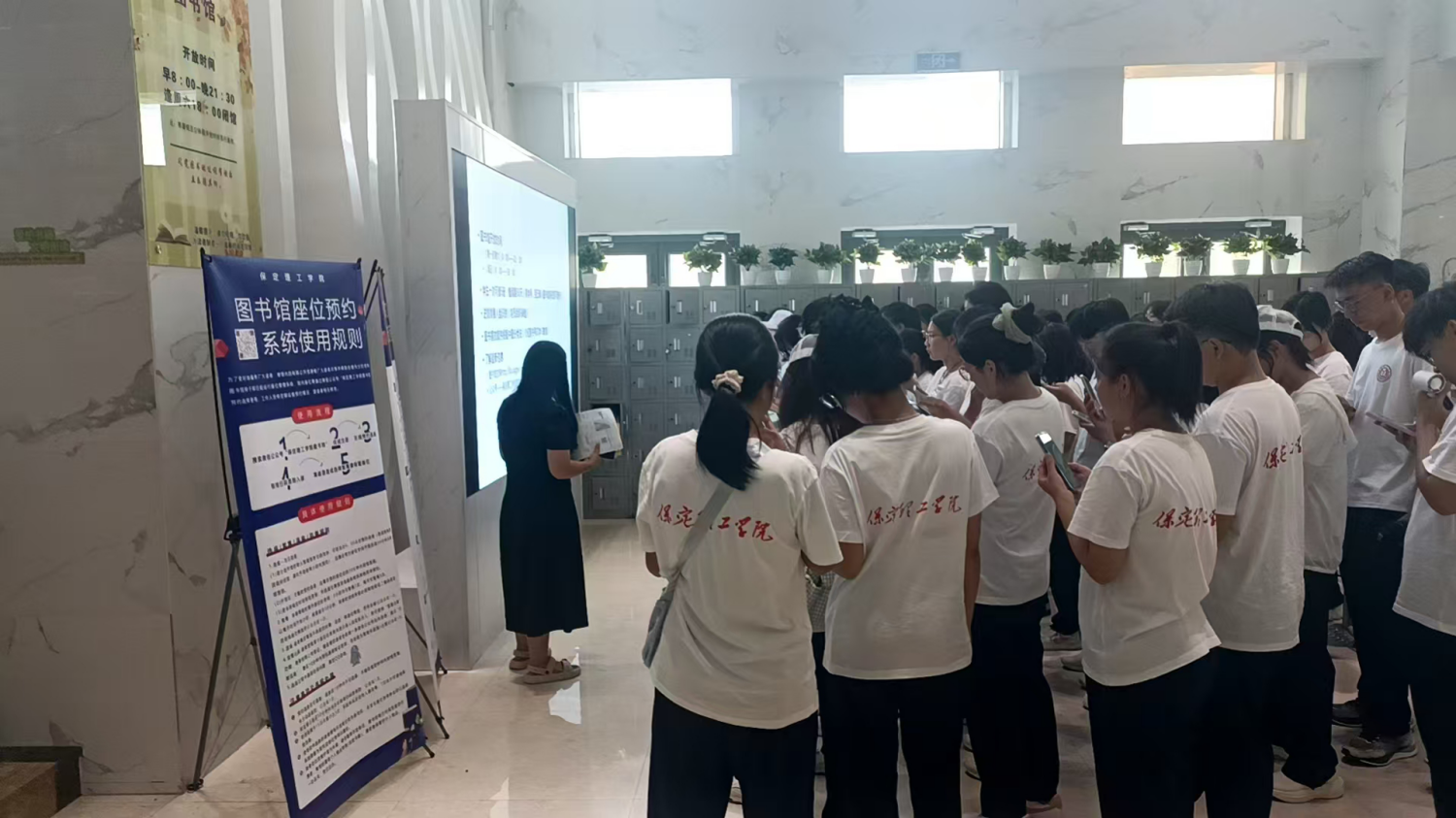 Beat365唯一官方网站图书馆顺利开展2025级新生入馆教育活动