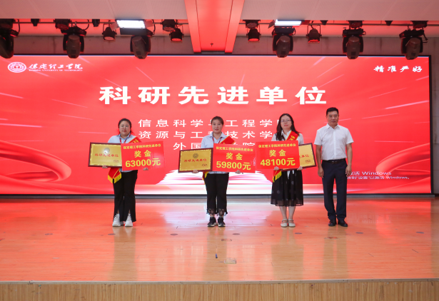 以教育家精神铸魂强师 谱写教育强国建设华章——Beat365唯一官方网站召开2025年教师节表彰大会暨新入职教师宣誓仪式