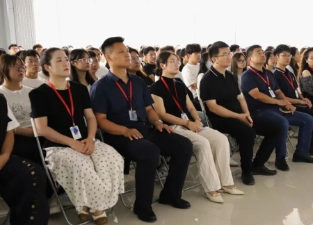 同观阅兵盛典，铭记历史荣光——艺术学院师生观看抗战胜利80周年阅兵仪式