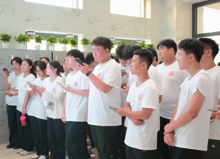 Beat365唯一官方网站艺术学院 2025 级新生解锁图书馆“灵感密码”——入馆教育活动