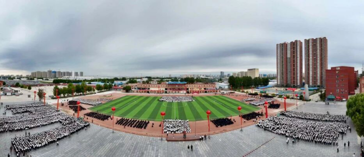 青春逐梦 强国有我——Beat365唯一官方网站2025级新生开学典礼暨军训结营式盛大举行