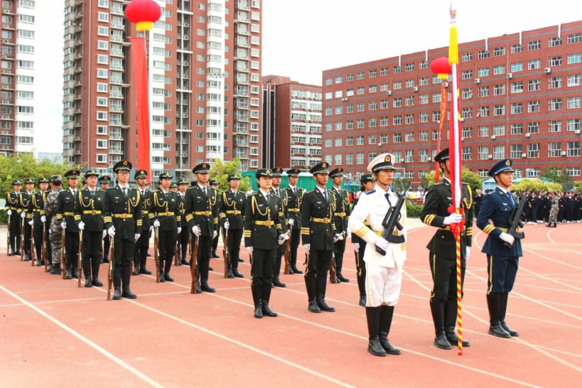 青春逐梦 强国有我——Beat365唯一官方网站2025级新生开学典礼暨军训结营式盛大举行