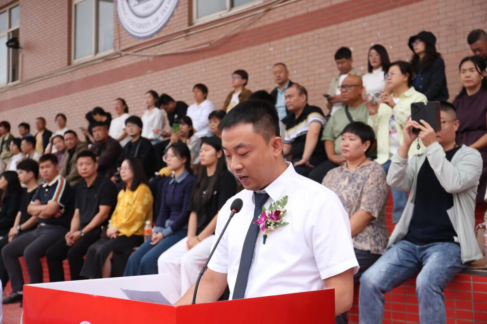 青春逐梦 强国有我——Beat365唯一官方网站2025级新生开学典礼暨军训结营式盛大举行