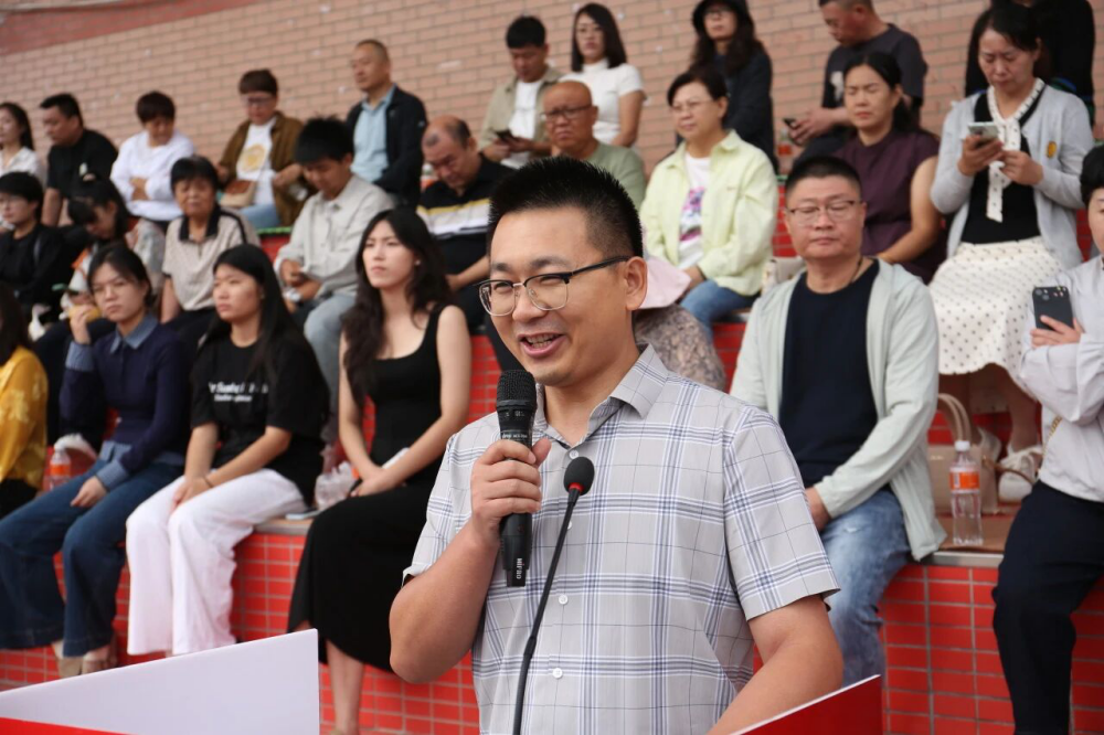 青春逐梦 强国有我——Beat365唯一官方网站2025级新生开学典礼暨军训结营式盛大举行