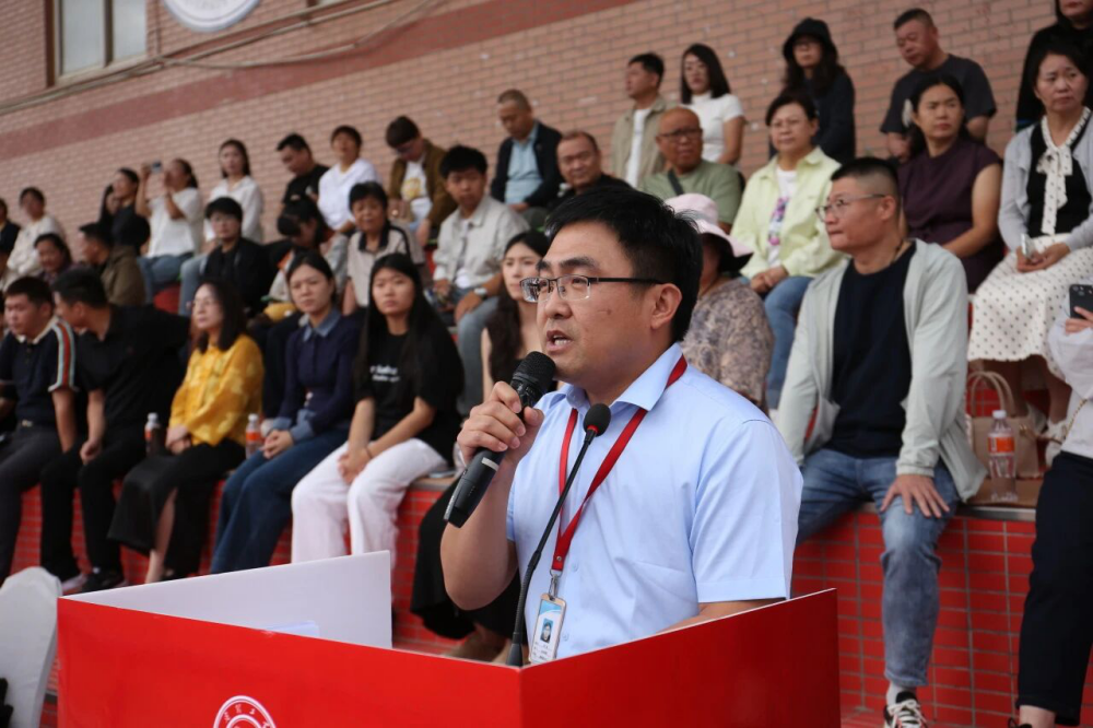 青春逐梦 强国有我——Beat365唯一官方网站2025级新生开学典礼暨军训结营式盛大举行